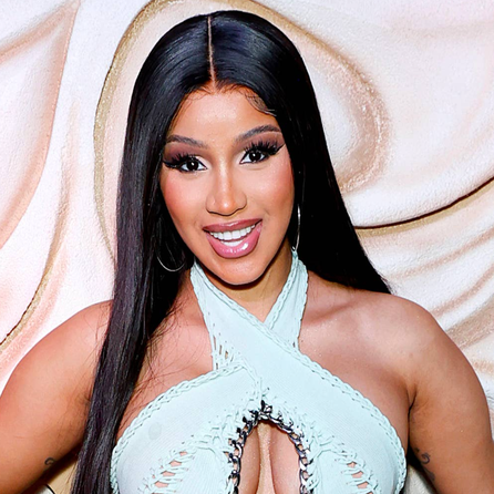 Cardi B schmeißt, Fan verkauft! 