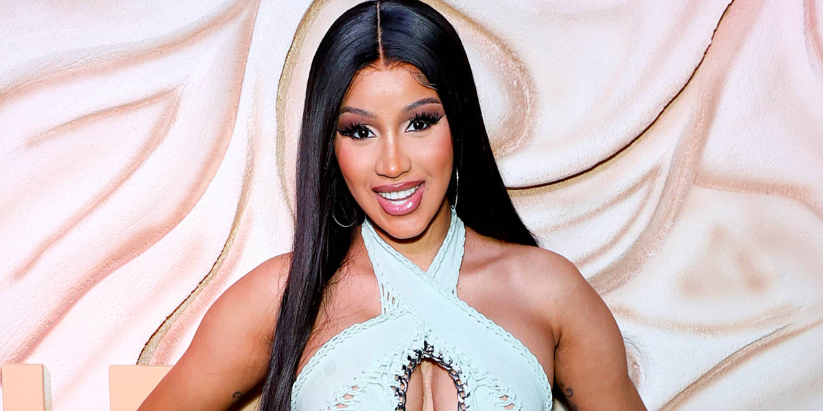 Cardi B schmeißt, Fan verkauft! 