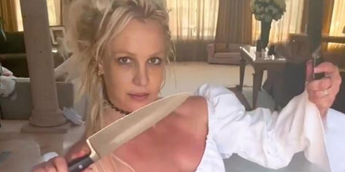 Britney Spears: Knives Out 