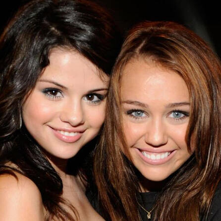 Streitigkeiten wegen Nick Jonas sind Geschichte! Selena und Miley sind wieder BFF