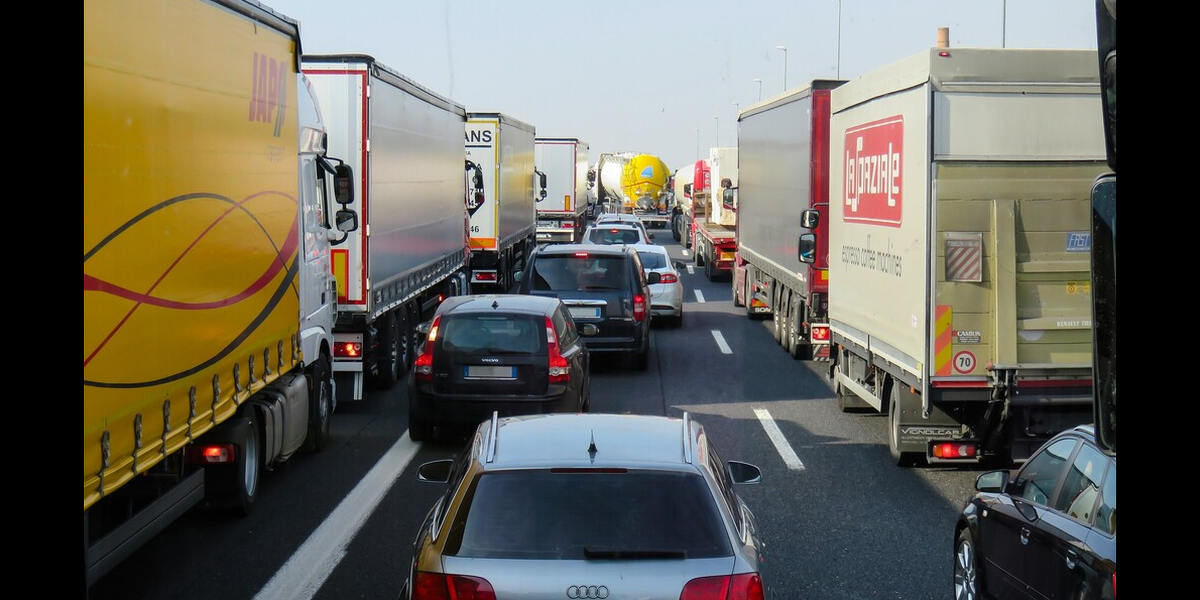 Neun Fahrzeuge, acht Verletzte: Mehrere Unfälle auf der A8 zwischen Augsburg und Adelsried