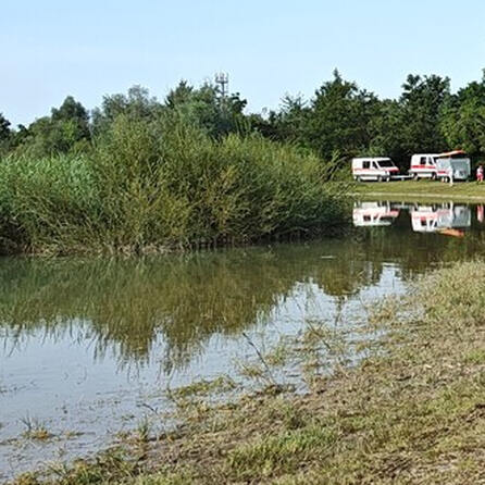 Fäkalien und Chemiebrühe im Langweider Baggersee