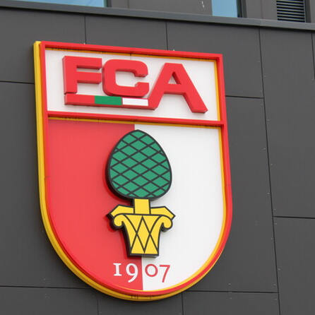 Abstimmung zum Tor des Monats: FCA-Spieler Elvis Rexhbecaj schießt sich in die Auswahl