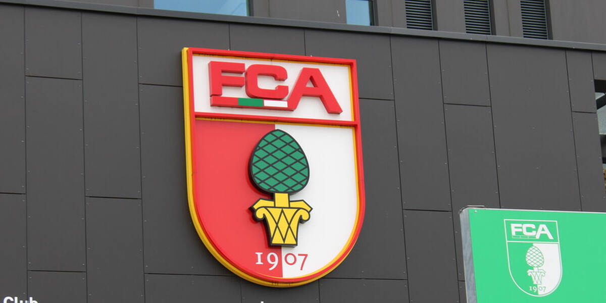 Abstimmung zum Tor des Monats: FCA-Spieler Elvis Rexhbecaj schießt sich in die Auswahl