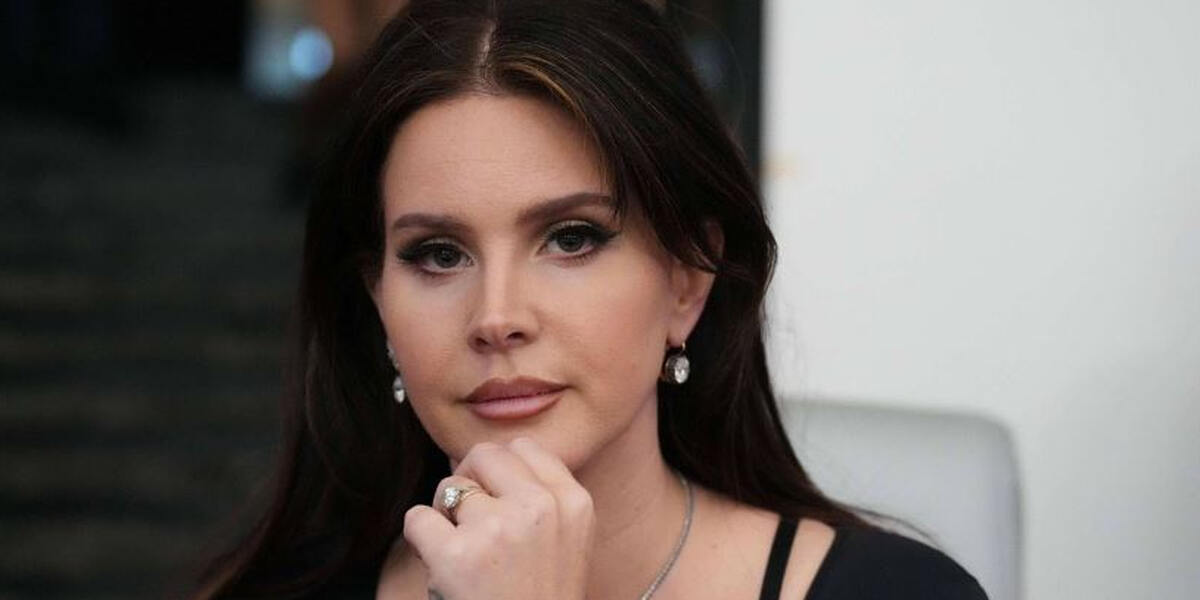 Lana Del Rey: Frisch verheiratet und genervt von Paparazzi