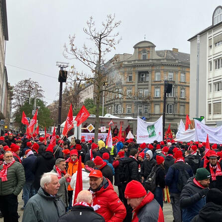 Auch im Raum Augsburg: Metaller streiken für mehr Geld