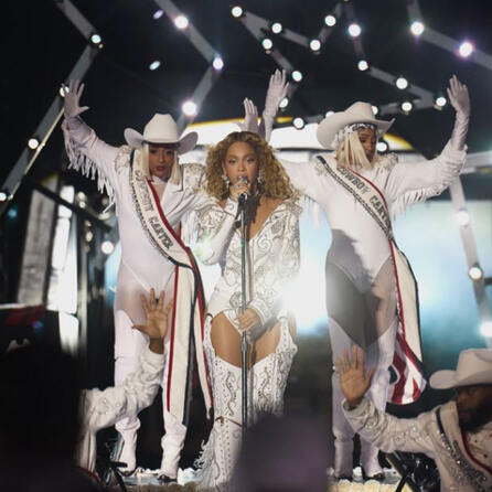 Beyoncé liefert spektakuläre NFL Halftime-Show